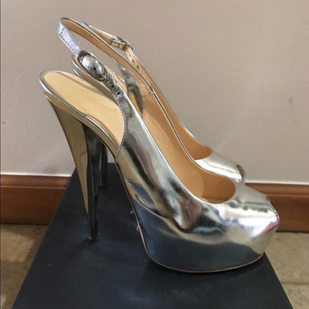 Giuseppe Zanotti Pump size 6.5